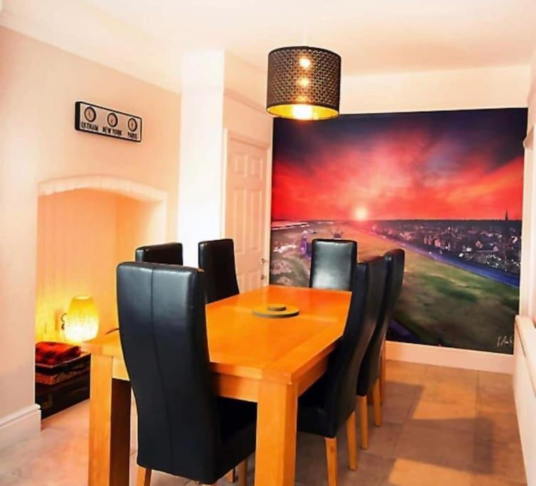 Sunny Seaside Beach House Lytham Centre Sleeps 8 Lytham St Annes Exterior photo