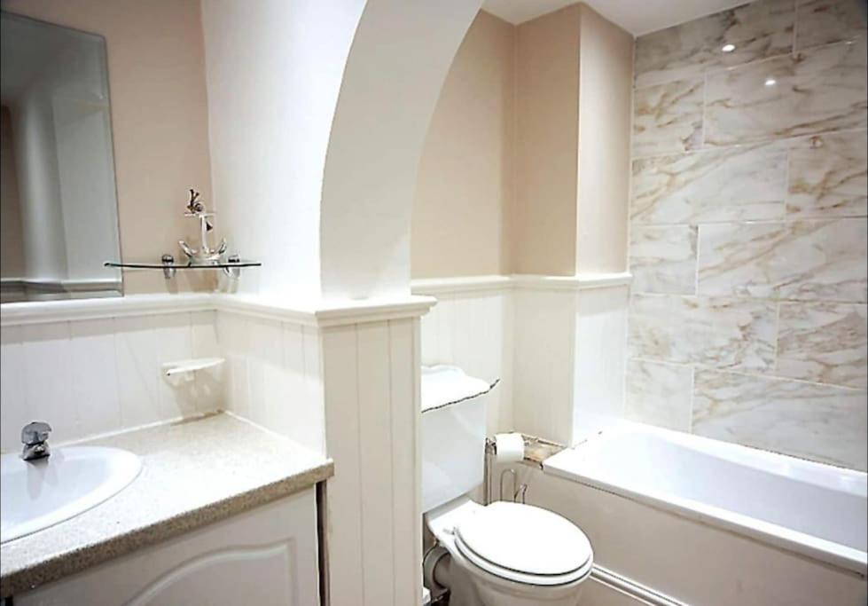 Sunny Seaside Beach House Lytham Centre Sleeps 8 Lytham St Annes Exterior photo