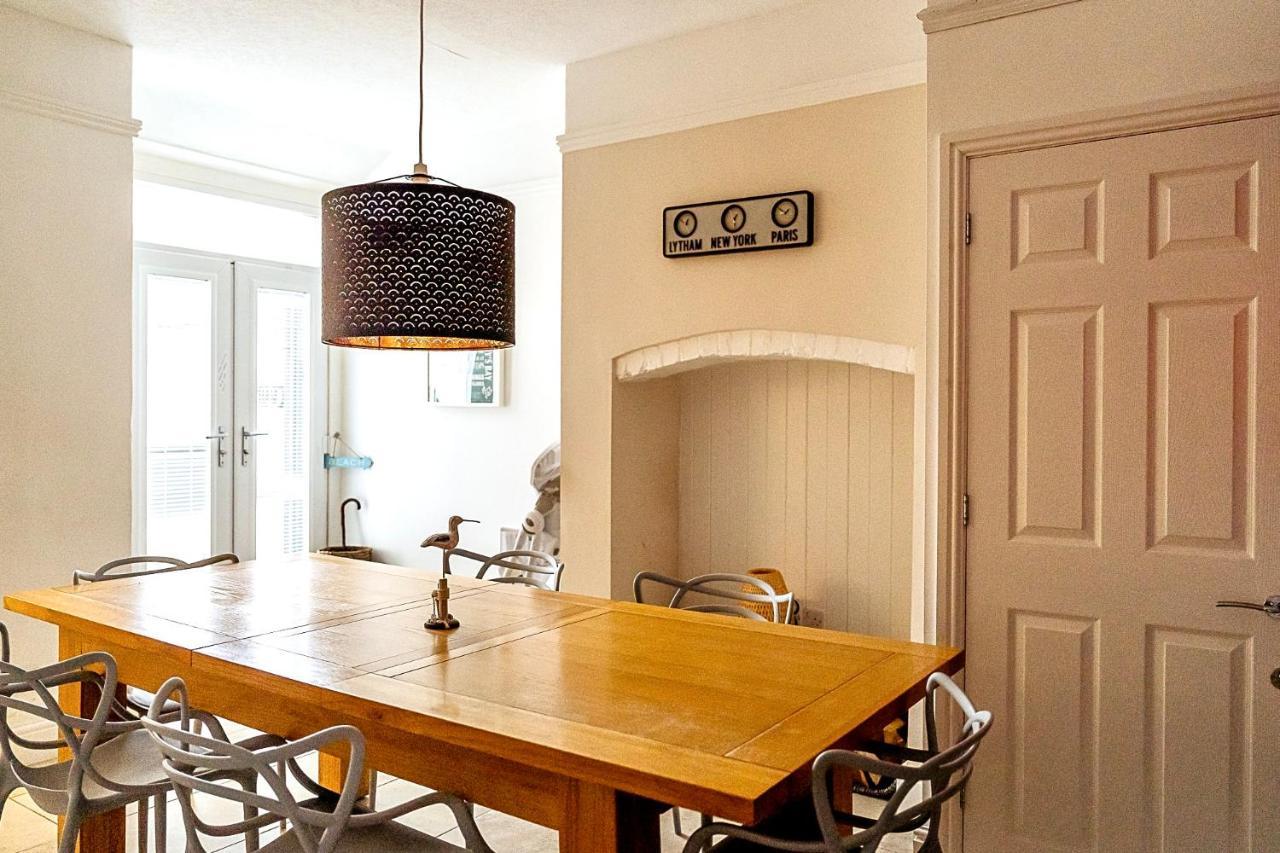 Sunny Seaside Beach House Lytham Centre Sleeps 8 Lytham St Annes Exterior photo